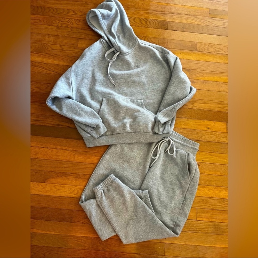 ALO YOGA GREY SWEAT SET